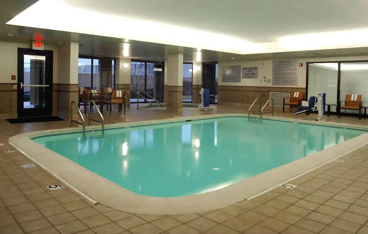 Courtyard Indianapolis Northwest Hotel Bagian luar foto