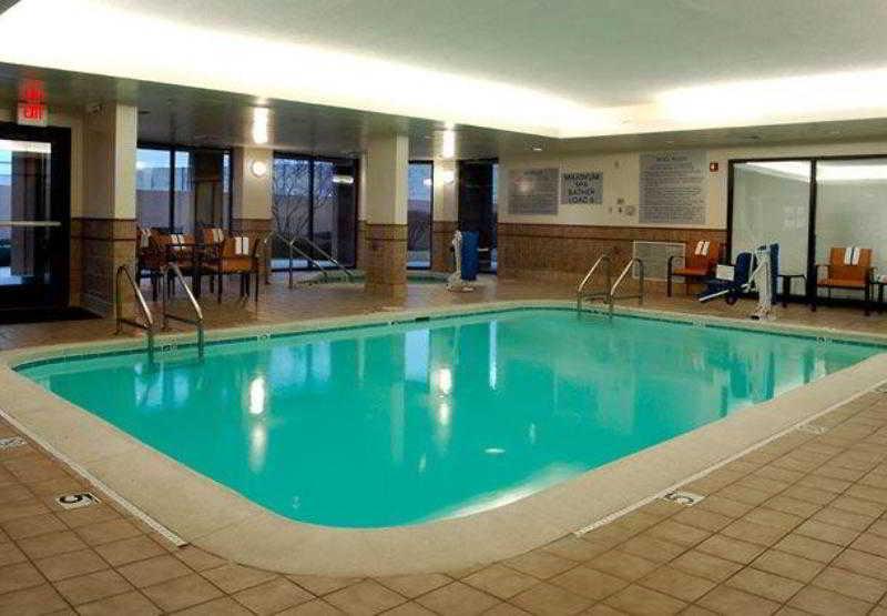 Courtyard Indianapolis Northwest Hotel Bagian luar foto
