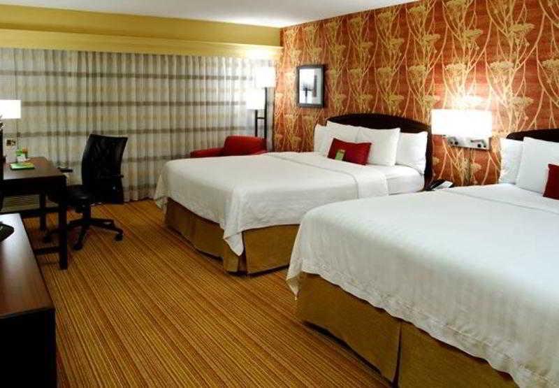 Courtyard Indianapolis Northwest Hotel Bagian luar foto