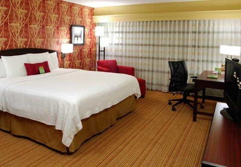 Courtyard Indianapolis Northwest Hotel Bagian luar foto