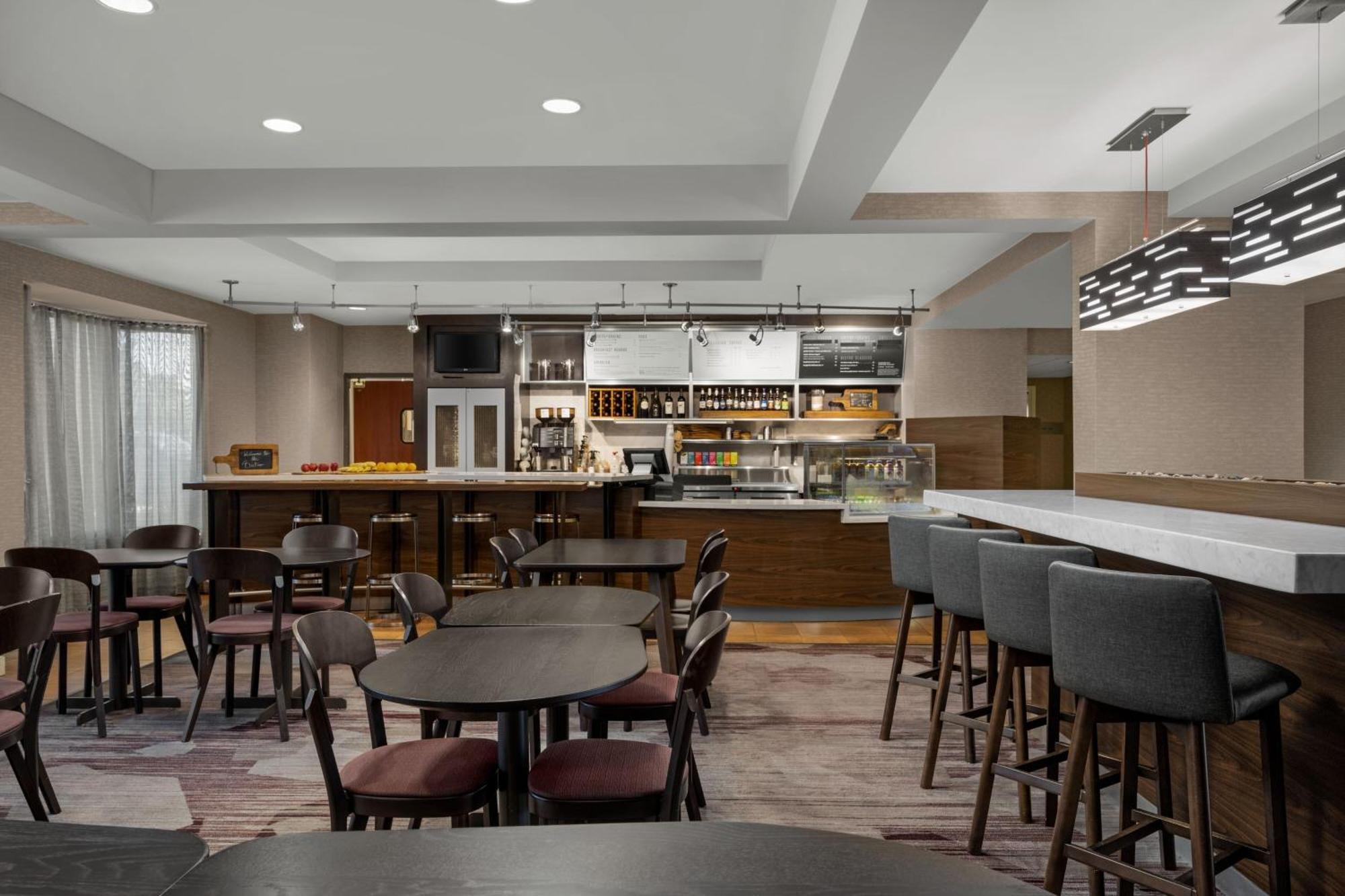 Courtyard Indianapolis Northwest Hotel Bagian luar foto