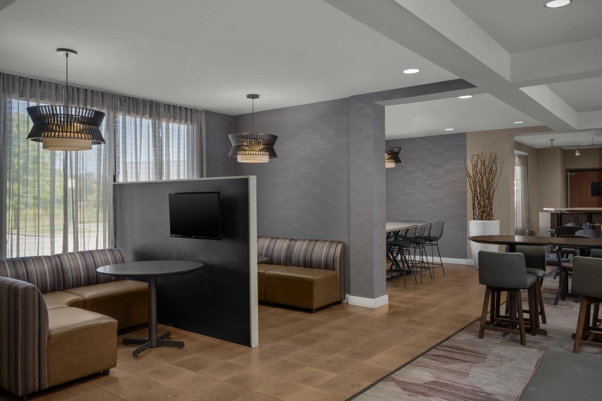 Courtyard Indianapolis Northwest Hotel Bagian luar foto