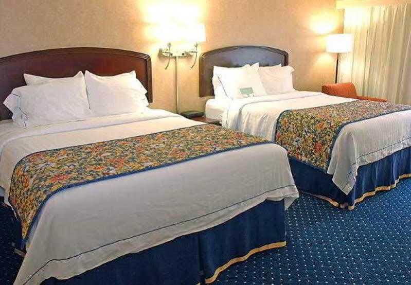 Courtyard Indianapolis Northwest Hotel Bagian luar foto